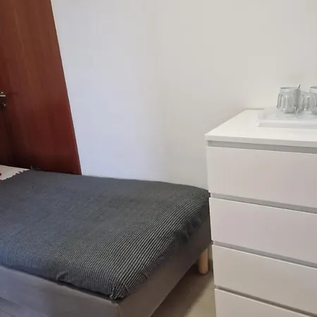 Toboz4 With Free Public Parking Apartment